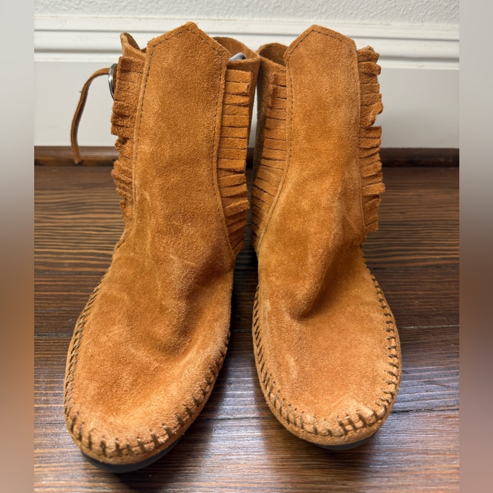 Minnetonka Double Button Women’s Moccasins with a Hard Sole - Picture 3 of 6